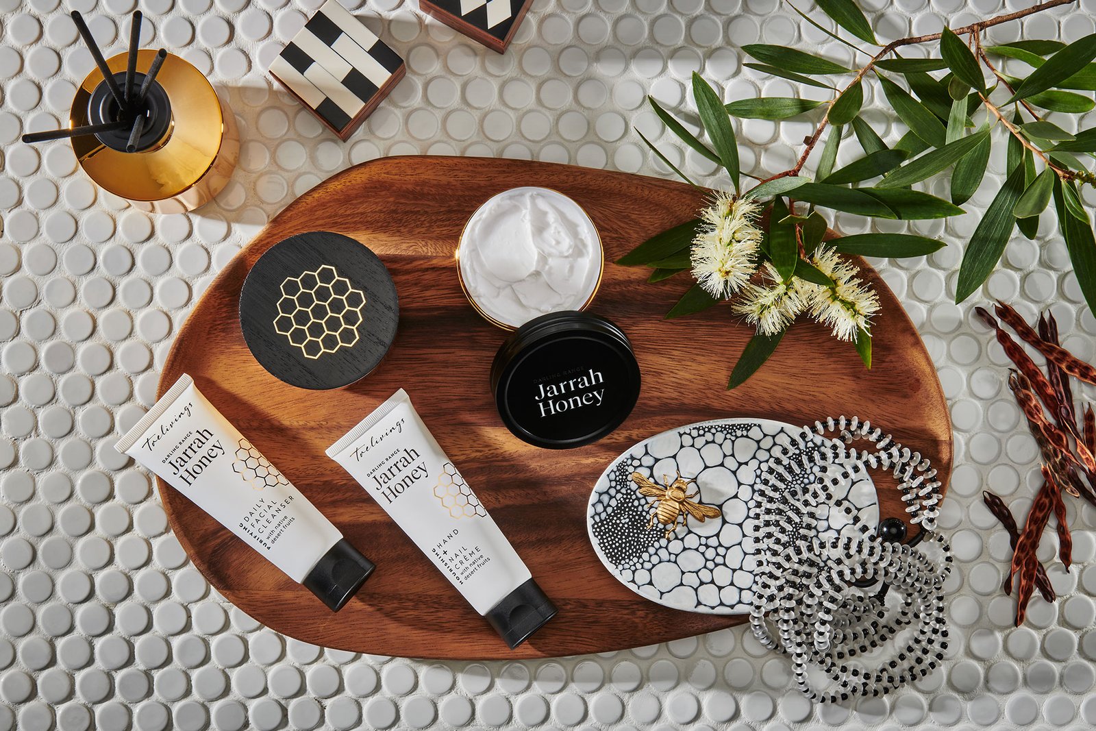 Harcus Design 设计的红柳桉树蜂蜜 Harcus Design 设计的红柳桉树蜂蜜