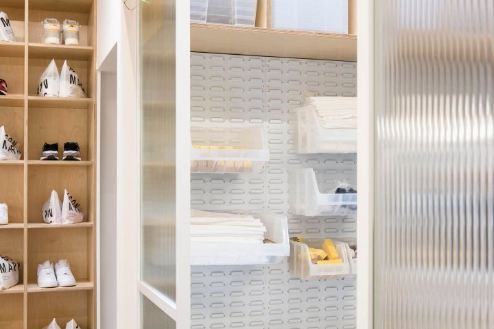 Jason Markk 商店，由 Brinkworth Design 和 Wilson Brothers 设计，英国伦敦
