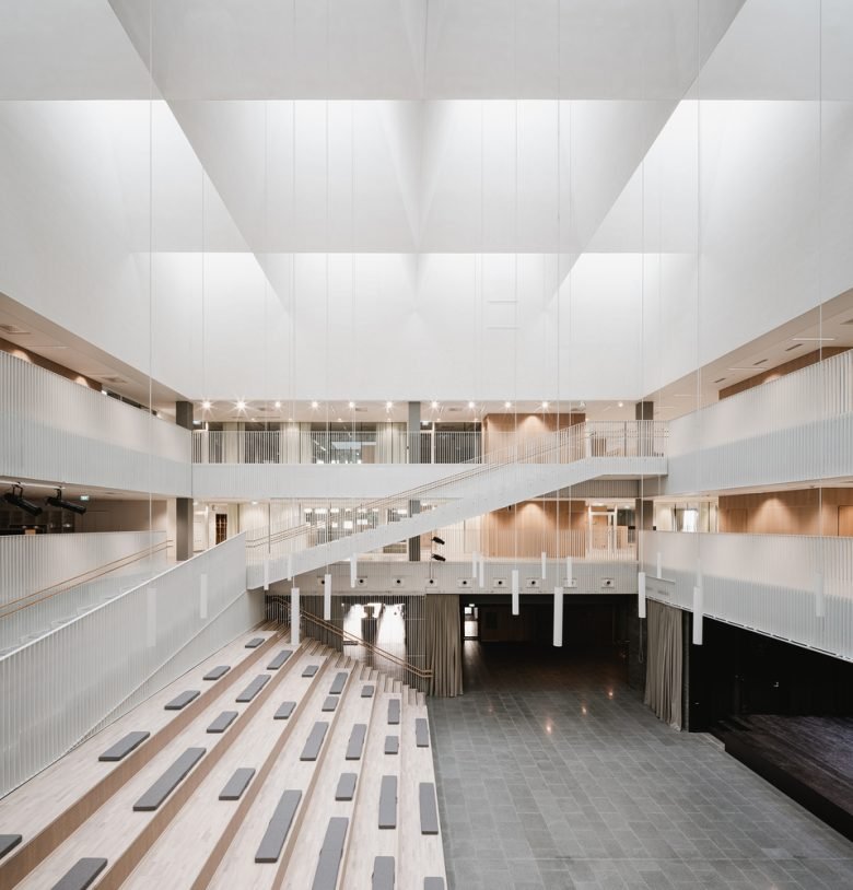 Jätkäsaari 综合学校 / AOR Architects