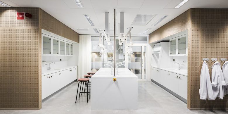 Jätkäsaari 综合学校 / AOR Architects