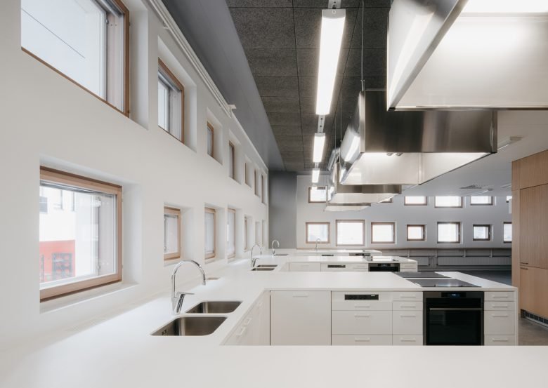 Jätkäsaari 综合学校 / AOR Architects