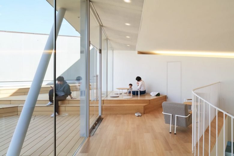 Jins store by Yuko Nagayama and Associates