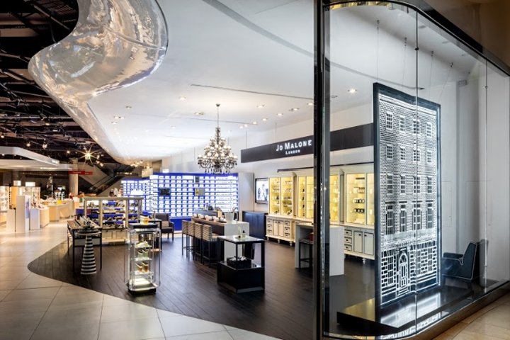 Jo Malone 联排别墅窗户，由 Prop Studios 设计，英国伦敦