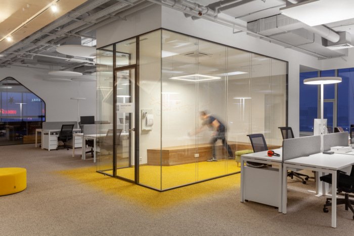 Joom 办公室由 V12 建筑师设计