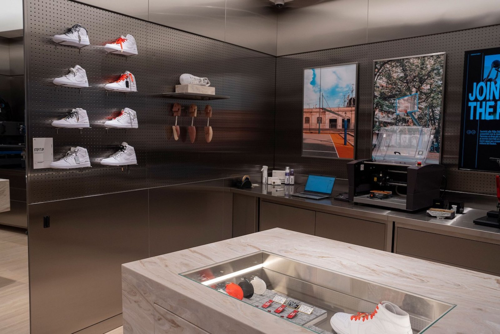 乔丹飞行世界商店