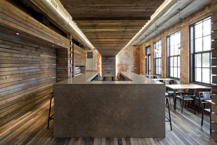 Journeyman Distillery by DKGR,三橡树 – 密歇根州 Journeyman Distillery by DKGR,三橡树 – 密歇根州