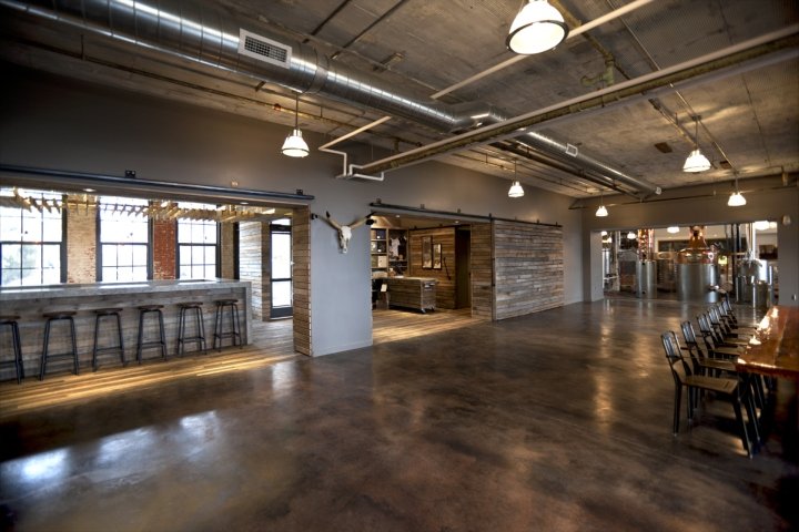 Journeyman Distillery by DKGR,三橡树 – 密歇根州 Journeyman Distillery by DKGR,三橡树 – 密歇根州