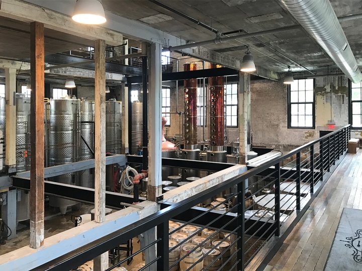 Journeyman Distillery by DKGR,三橡树 – 密歇根州 Journeyman Distillery by DKGR,三橡树 – 密歇根州