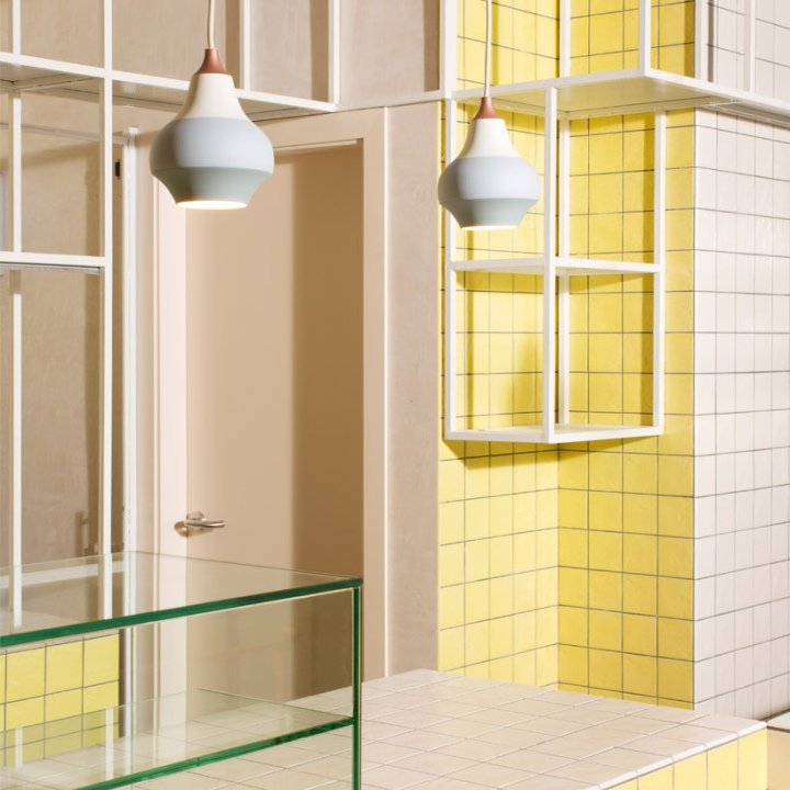 Juana limón 是西班牙马德里 Local Studio Lucas y Hernández-Gil 的一家面包店和咖啡店