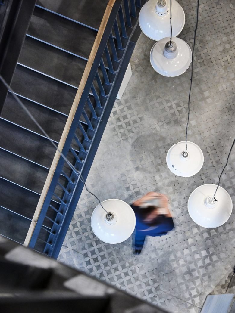 Juhasz 商店，由 blocher 合作伙伴设计