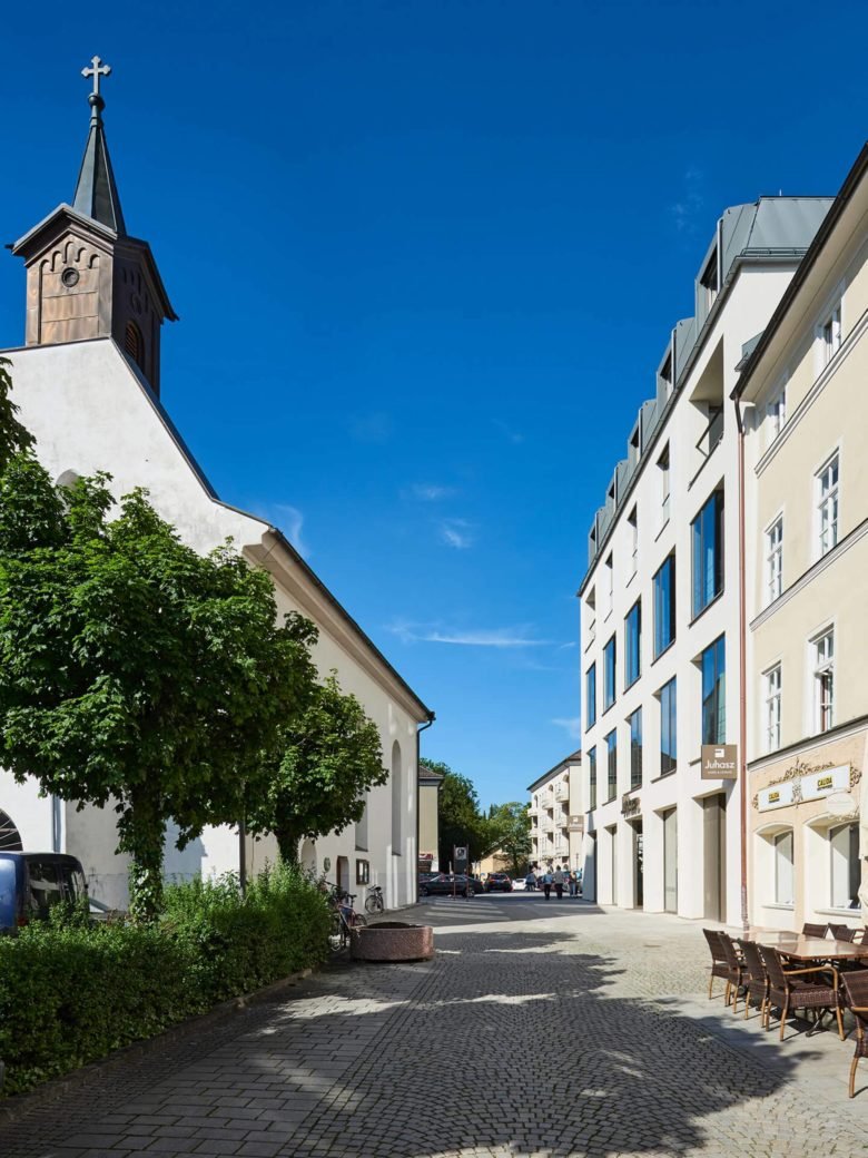 Juhasz 商店，由 blocher 合作伙伴设计