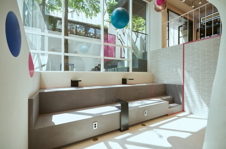 由 Design Soo 设计的 Jung Saem Mool Plops 商店,韩国首尔 由 Design Soo 设计的 Jung Saem Mool Plops 商店,韩国首尔