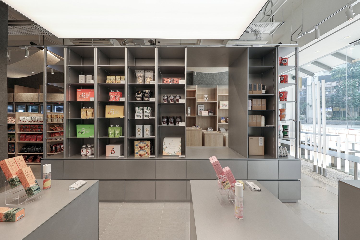 Canter & Gallop Design Ltd 设计的 K-Stuff 商店