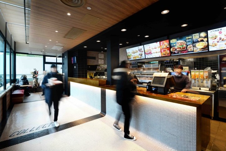 肯德基杭州剧院餐厅由 Spacemen 设计，杭州 – 中国