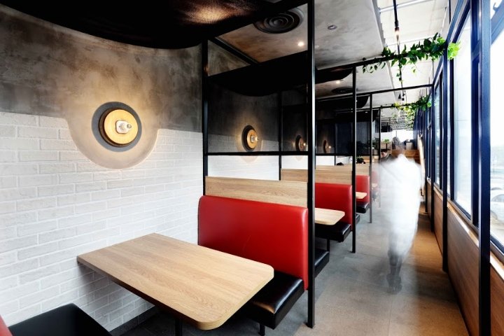 肯德基杭州剧院餐厅由 Spacemen 设计，杭州 – 中国