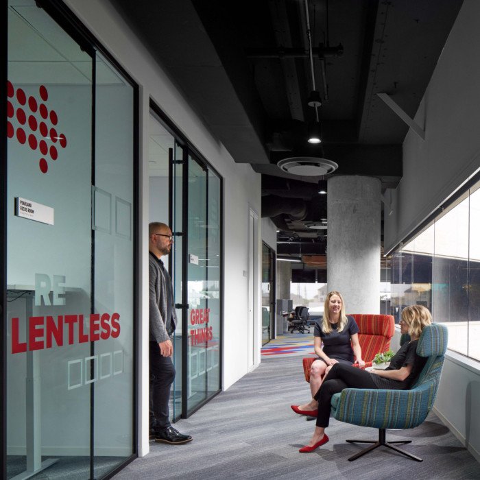 Gensler 设计的 KHOU 办公室 Gensler 设计的 KHOU 办公室