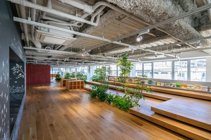 HIBINOSEKKEI + Youji No Shiro + KIDS DESIGN LABO 的 KIDS SMILE LABO 托儿所 HIBINOSEKKEI + Youji No Shiro + KIDS DESIGN LABO 的 KIDS SMILE LABO 托儿所