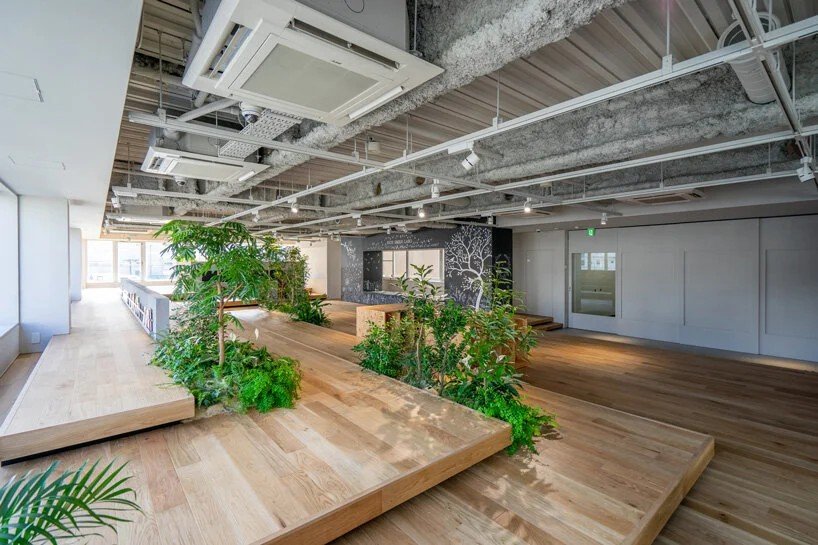 HIBINOSEKKEI + Youji No Shiro + KIDS DESIGN LABO 的 KIDS SMILE LABO 托儿所 HIBINOSEKKEI + Youji No Shiro + KIDS DESIGN LABO 的 KIDS SMILE LABO 托儿所