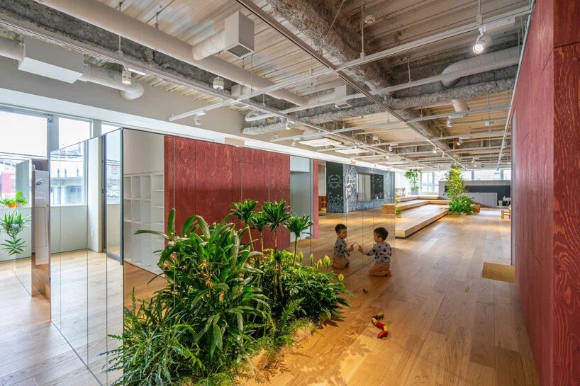 HIBINOSEKKEI + Youji No Shiro + KIDS DESIGN LABO 的 KIDS SMILE LABO 托儿所 HIBINOSEKKEI + Youji No Shiro + KIDS DESIGN LABO 的 KIDS SMILE LABO 托儿所