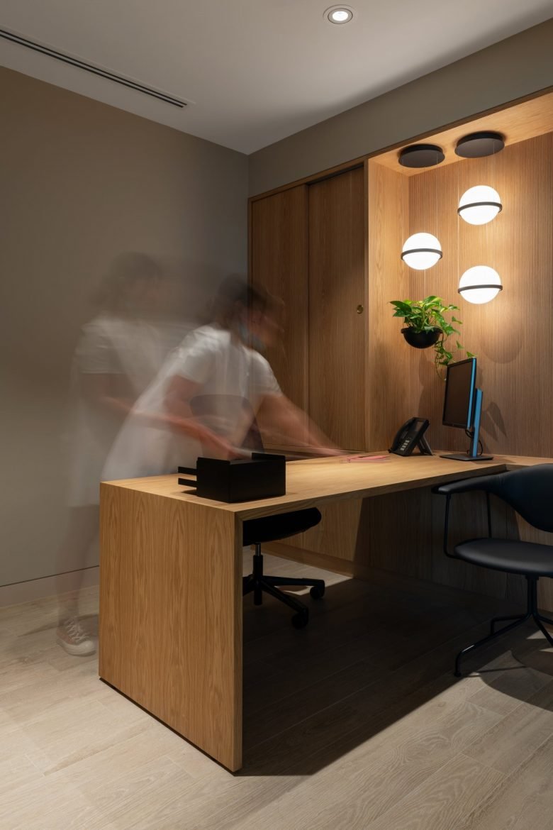 KEF Holdings 由 Kinnersley Kent Design 设计 – 阿联酋迪拜