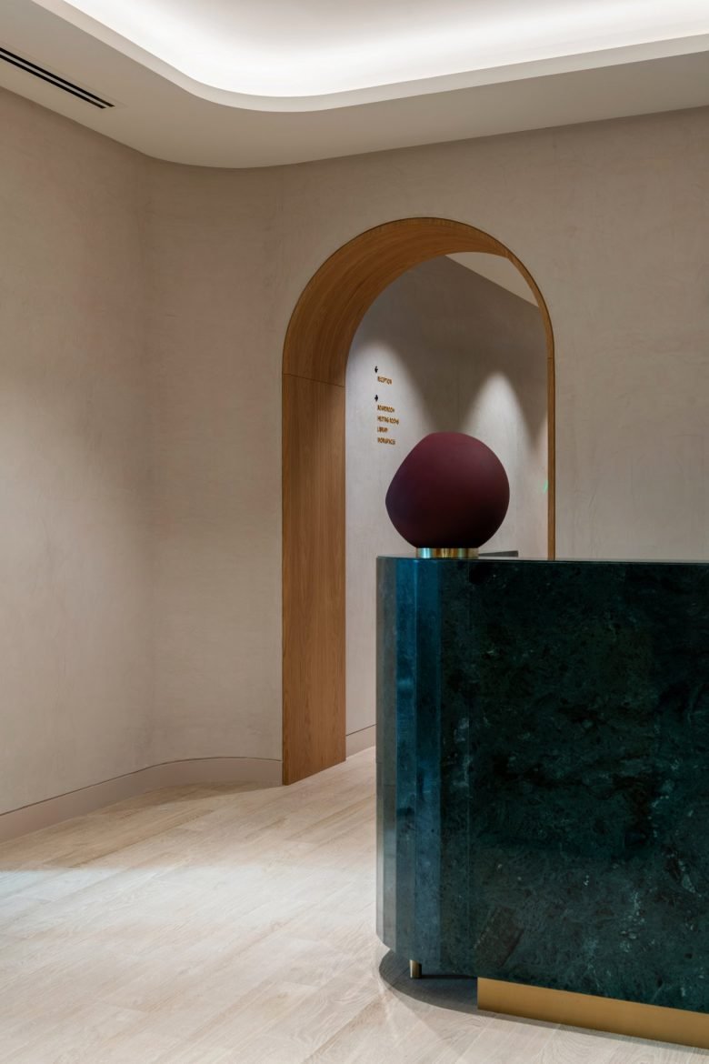 KEF Holdings 由 Kinnersley Kent Design 设计 – 阿联酋迪拜