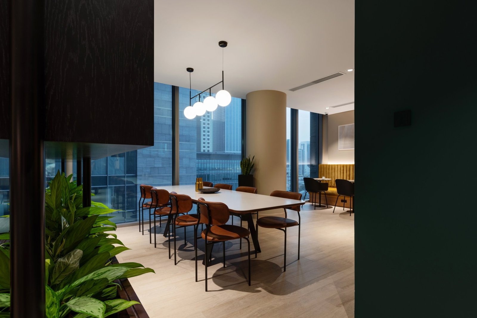 KEF Holdings 由 Kinnersley Kent Design 设计 – 阿联酋迪拜