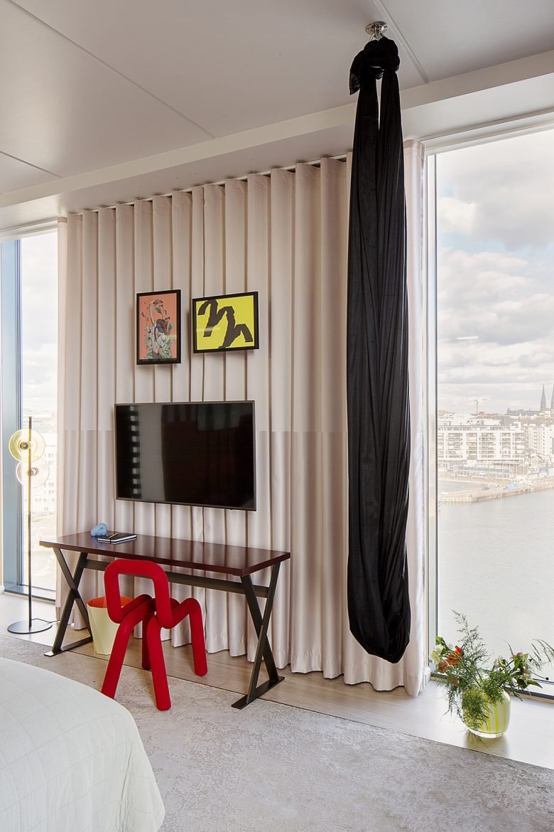 WildWild Clarion – 由设计办公室 KOKO3 设计的大胆酒店客房