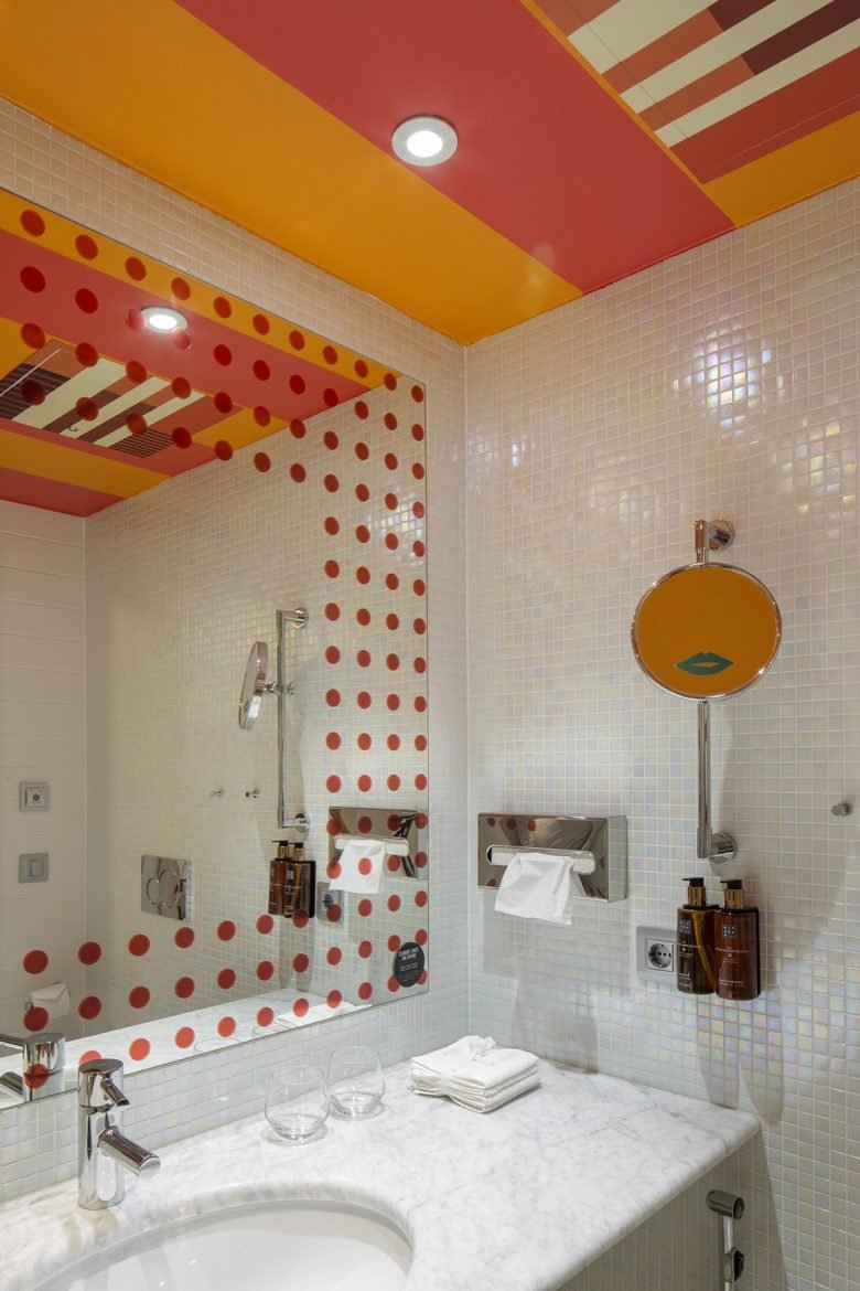 WildWild Clarion – 由设计办公室 KOKO3 设计的大胆酒店客房