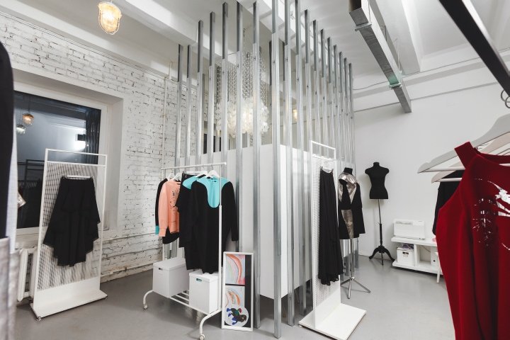 KSUSHA RAIKOVA 展厅，由 Vsevolod Dobrovolskii 和 Ksenia Raykova 设计，圣彼得堡 – 俄罗斯