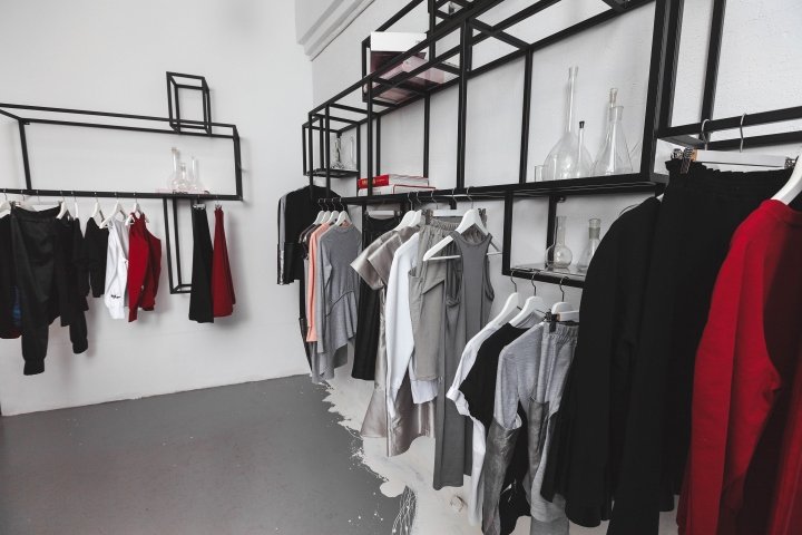 KSUSHA RAIKOVA 展厅，由 Vsevolod Dobrovolskii 和 Ksenia Raykova 设计，圣彼得堡 – 俄罗斯