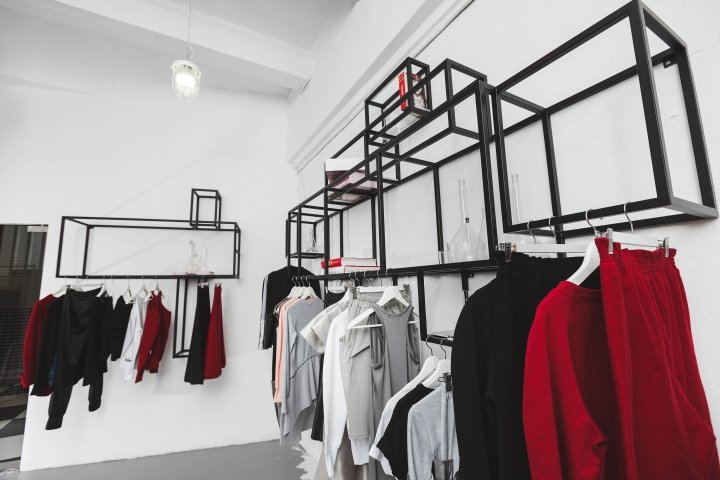 KSUSHA RAIKOVA 展厅，由 Vsevolod Dobrovolskii 和 Ksenia Raykova 设计，圣彼得堡 – 俄罗斯