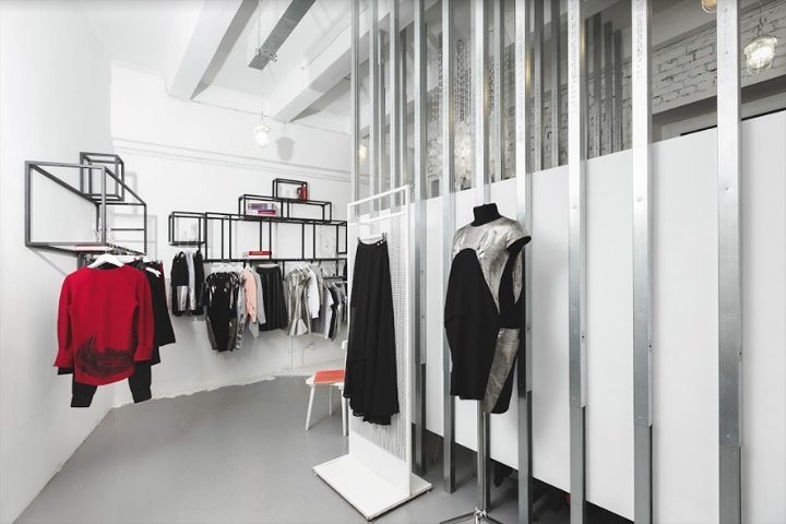 KSUSHA RAIKOVA 展厅，由 Vsevolod Dobrovolskii 和 Ksenia Raykova 设计，圣彼得堡 – 俄罗斯