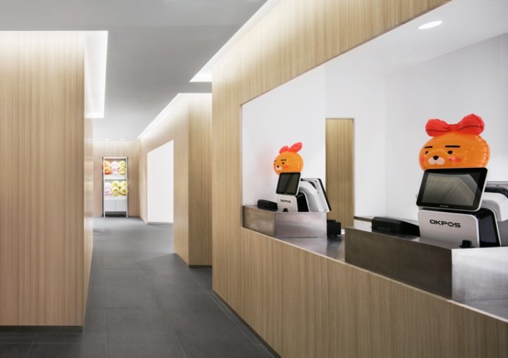 Kakao Friends 旗舰店，由 Betwin Space Design 设计，韩国 Budan