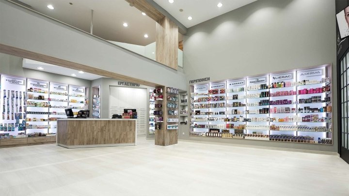 Katerina Daskalaki 药房，由 Lefteris Tsikandilakis 设计，伊拉克利翁 / 克里特岛 – 希腊