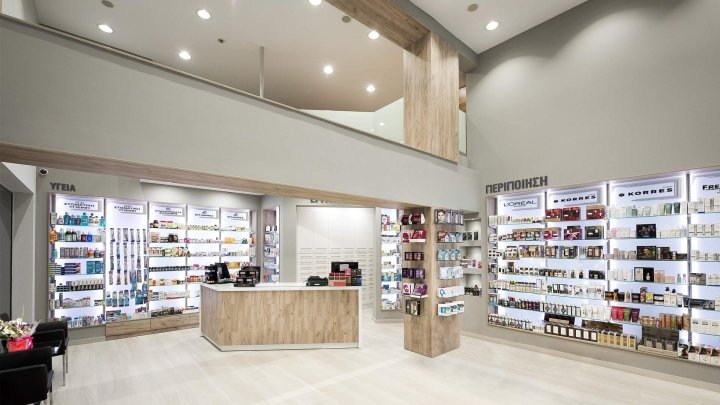 Katerina Daskalaki 药房，由 Lefteris Tsikandilakis 设计，伊拉克利翁 / 克里特岛 – 希腊