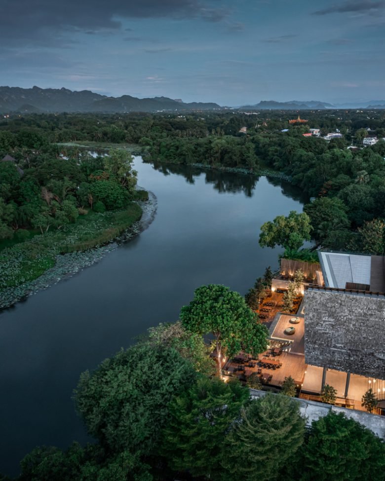 Keereetara 餐厅 / IDIN Architects Keereetara 餐厅 / IDIN Architects