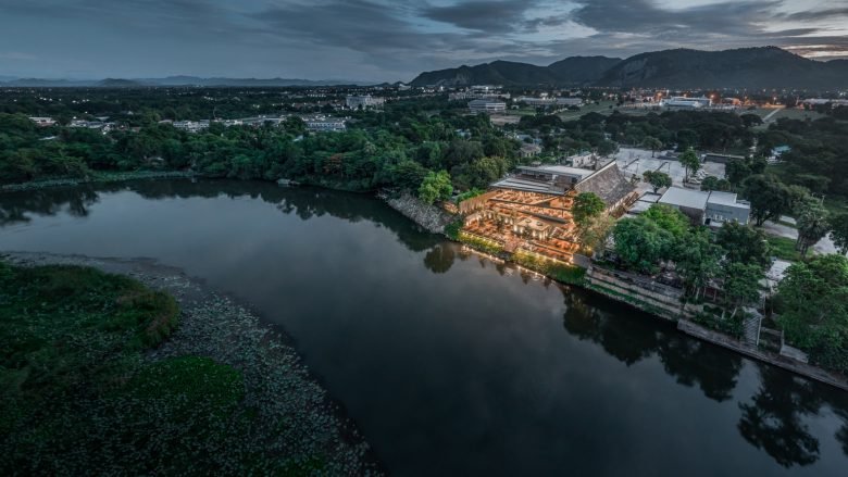 Keereetara 餐厅 / IDIN Architects Keereetara 餐厅 / IDIN Architects