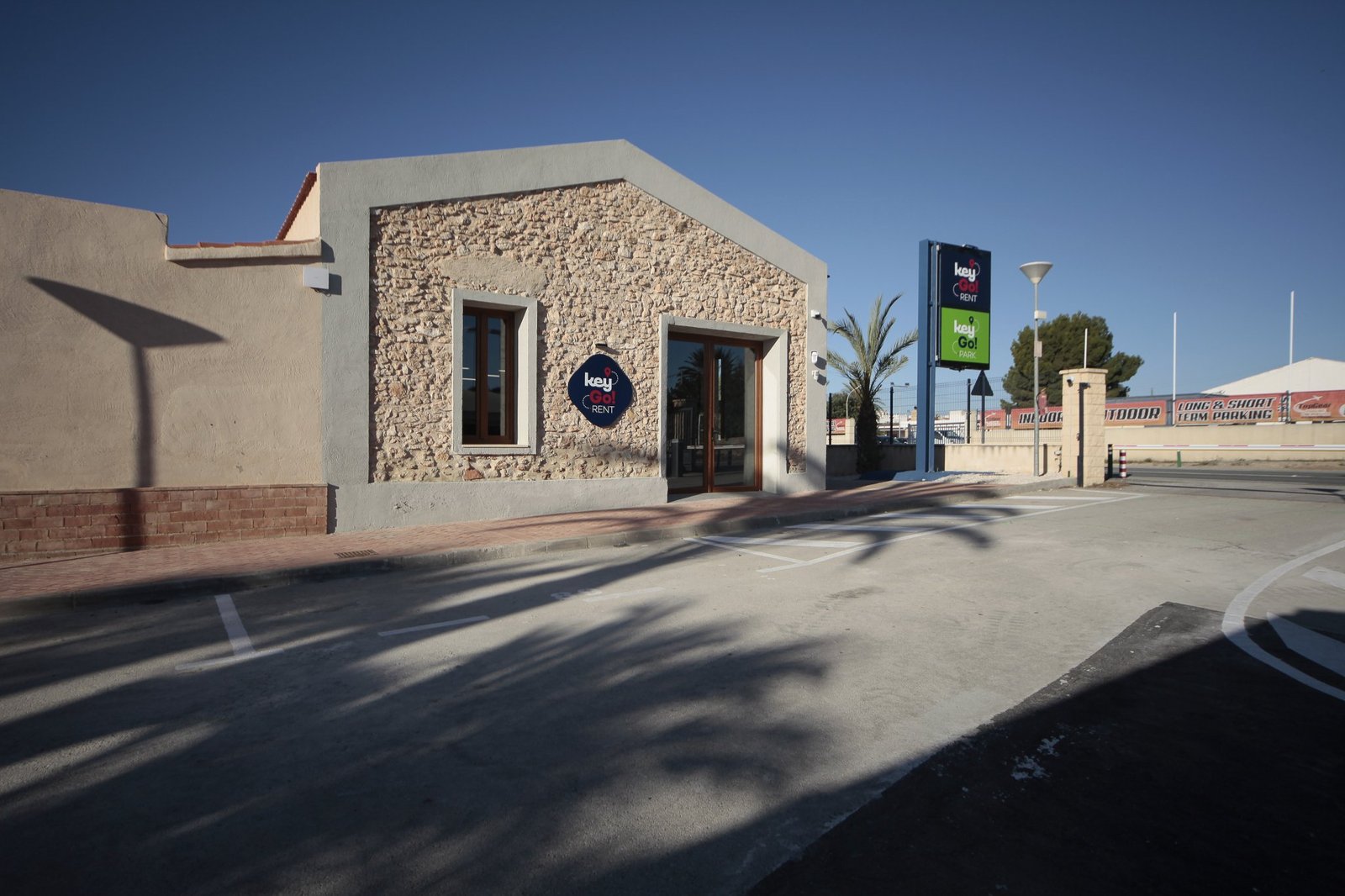 关键走!RENT:色彩的振动和形式的速度 关键走!RENT:色彩的振动和形式的速度