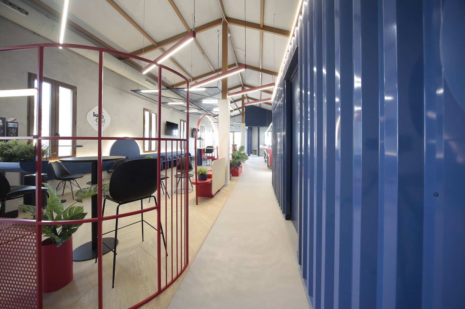 关键走!RENT:色彩的振动和形式的速度 关键走!RENT:色彩的振动和形式的速度