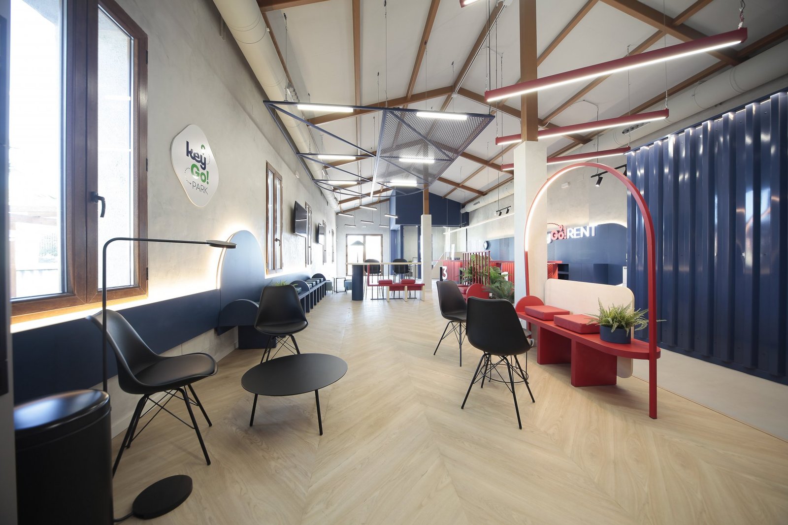 关键走!RENT:色彩的振动和形式的速度 关键走!RENT:色彩的振动和形式的速度