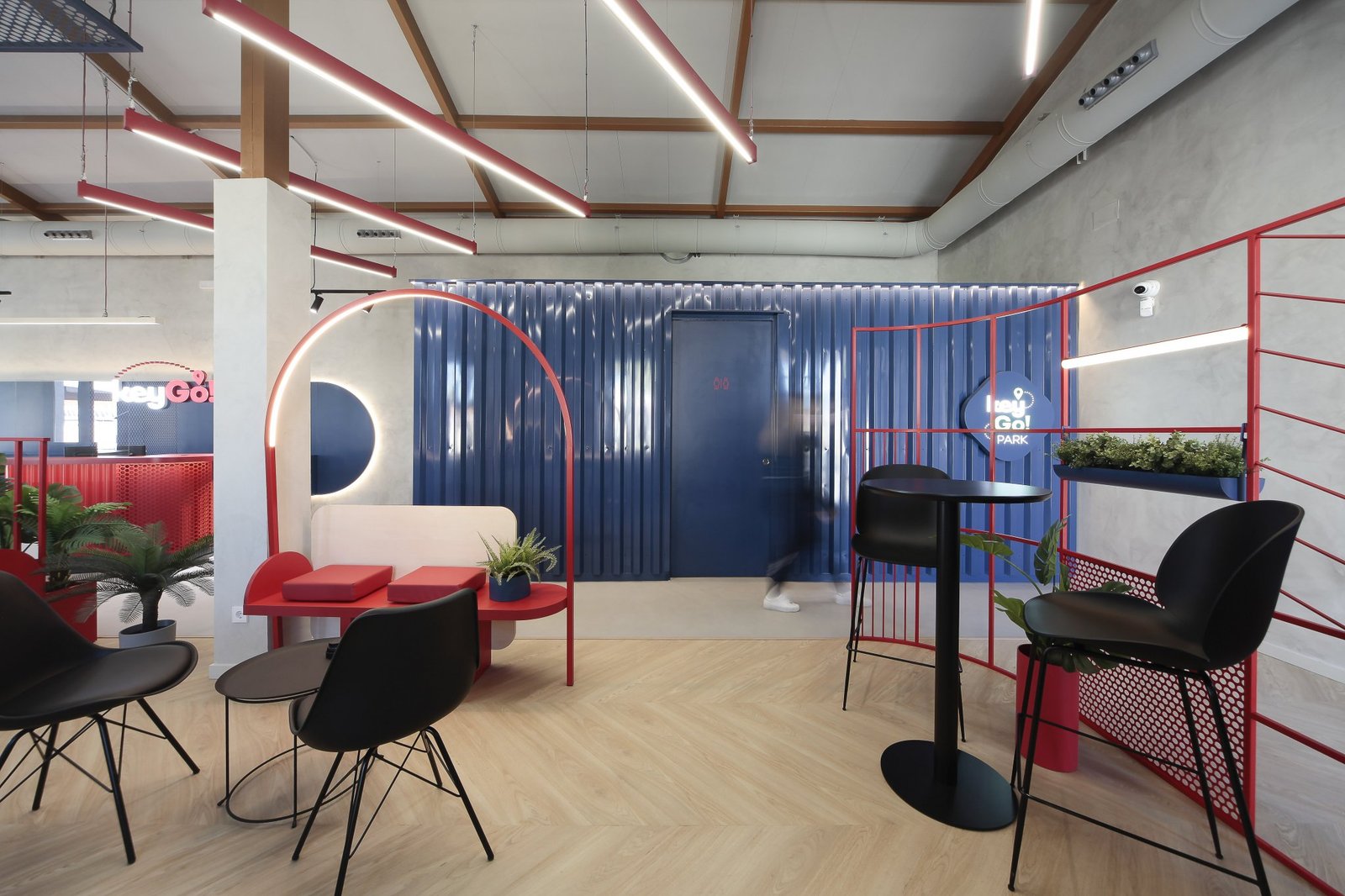 关键走!RENT:色彩的振动和形式的速度 关键走!RENT:色彩的振动和形式的速度