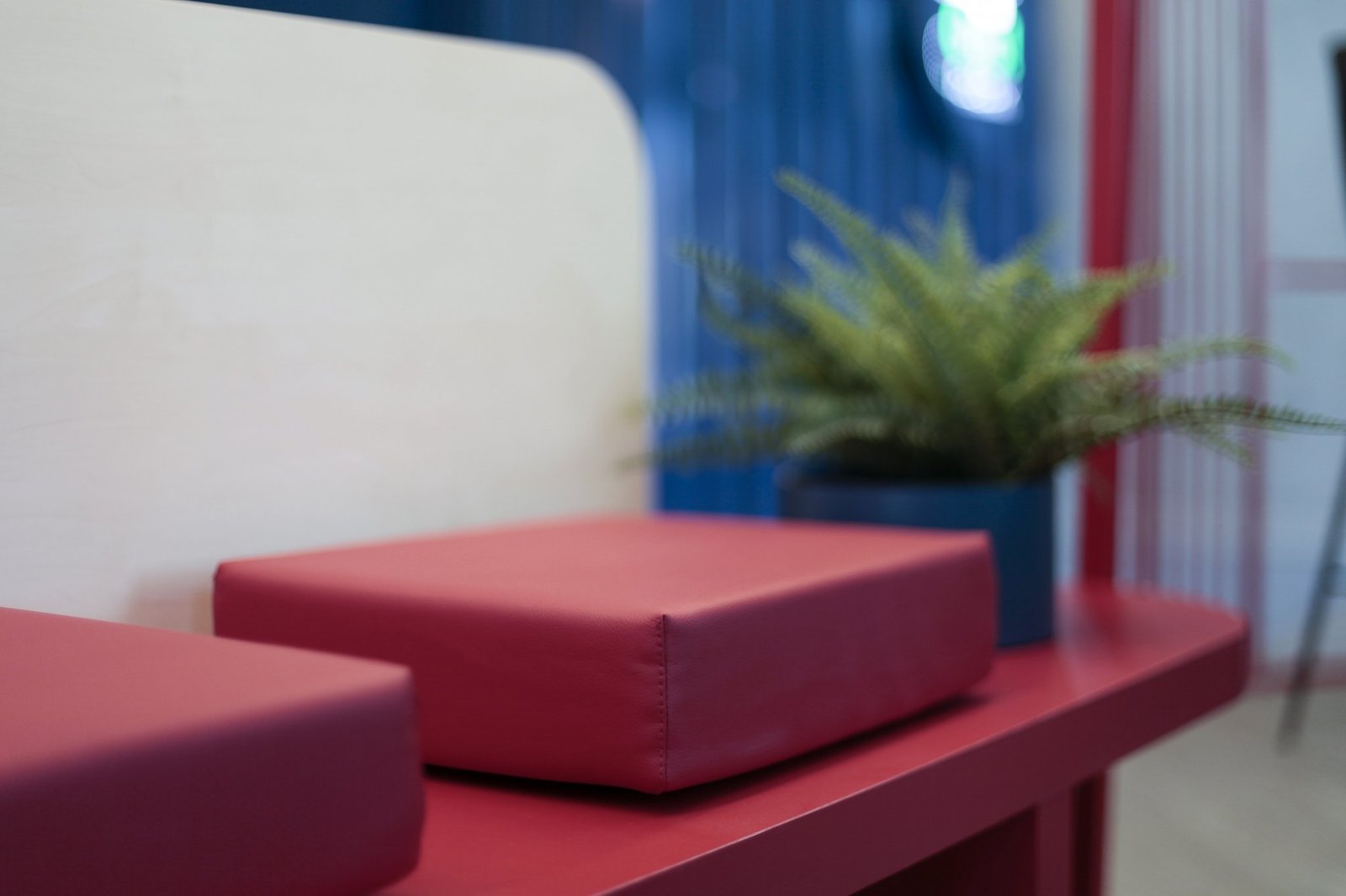 关键走!RENT:色彩的振动和形式的速度 关键走!RENT:色彩的振动和形式的速度