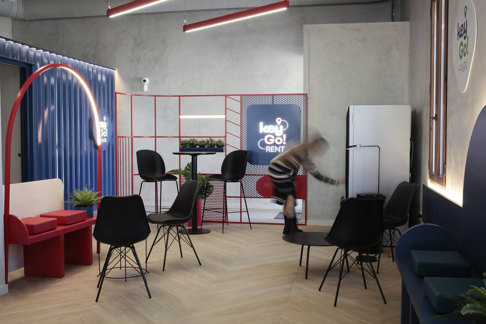 关键走!RENT:色彩的振动和形式的速度 关键走!RENT:色彩的振动和形式的速度