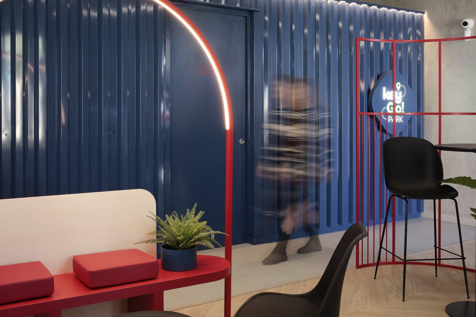 关键走!RENT:色彩的振动和形式的速度 关键走!RENT:色彩的振动和形式的速度