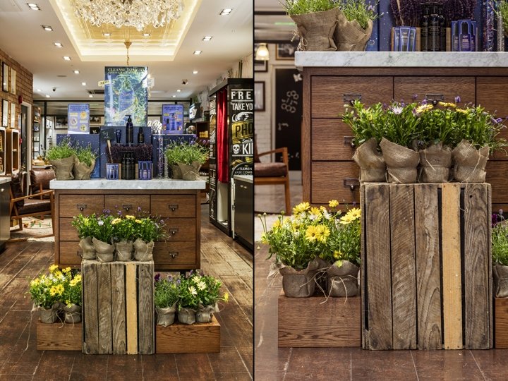  英国伦敦 Prop Studios 的 Kiehl's 花卉装置
