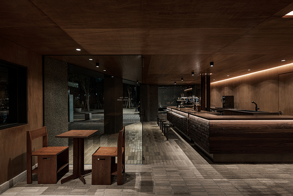 Studio Motif 的 Komfortabel Anguk 咖啡