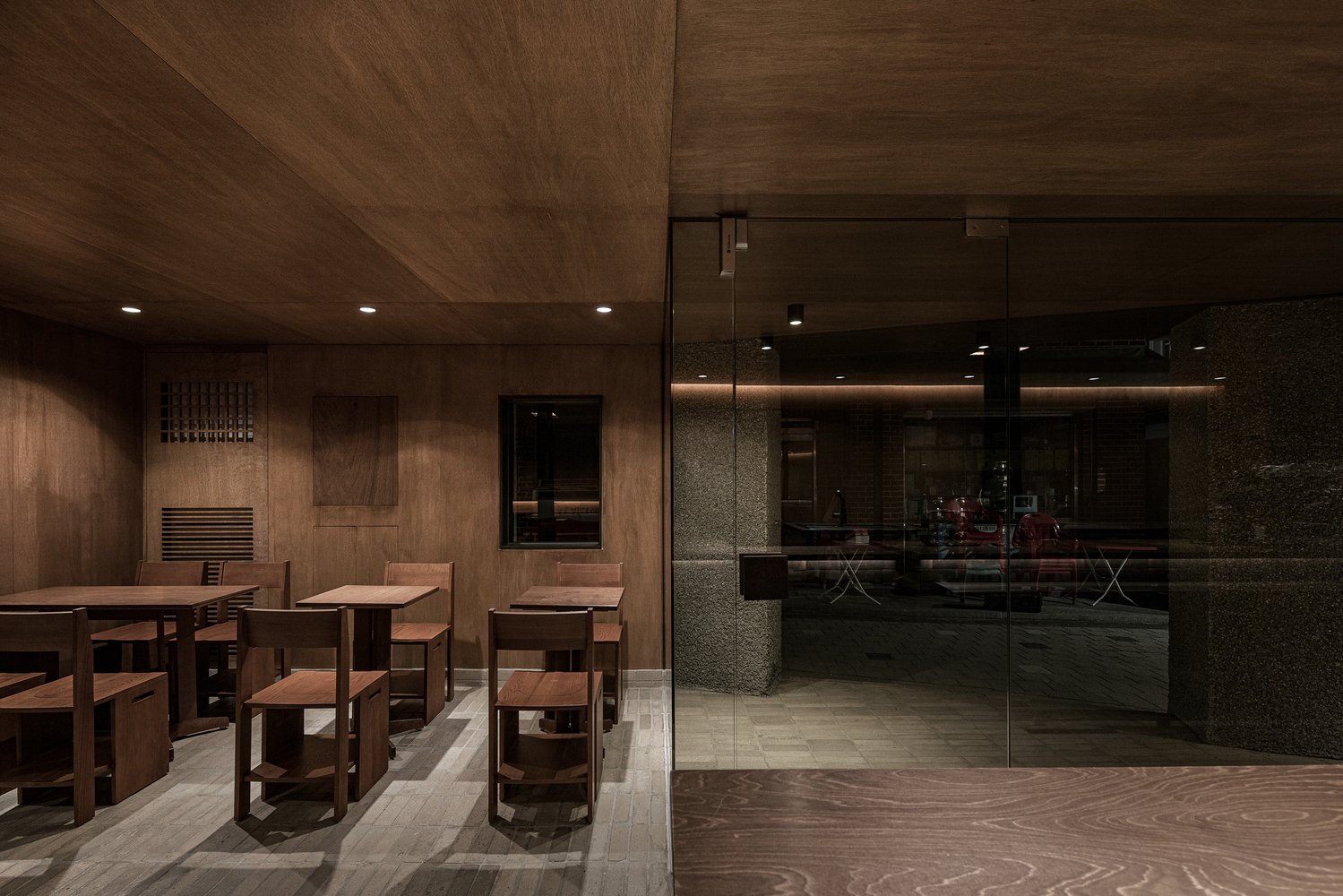 Studio Motif 的 Komfortabel Anguk 咖啡