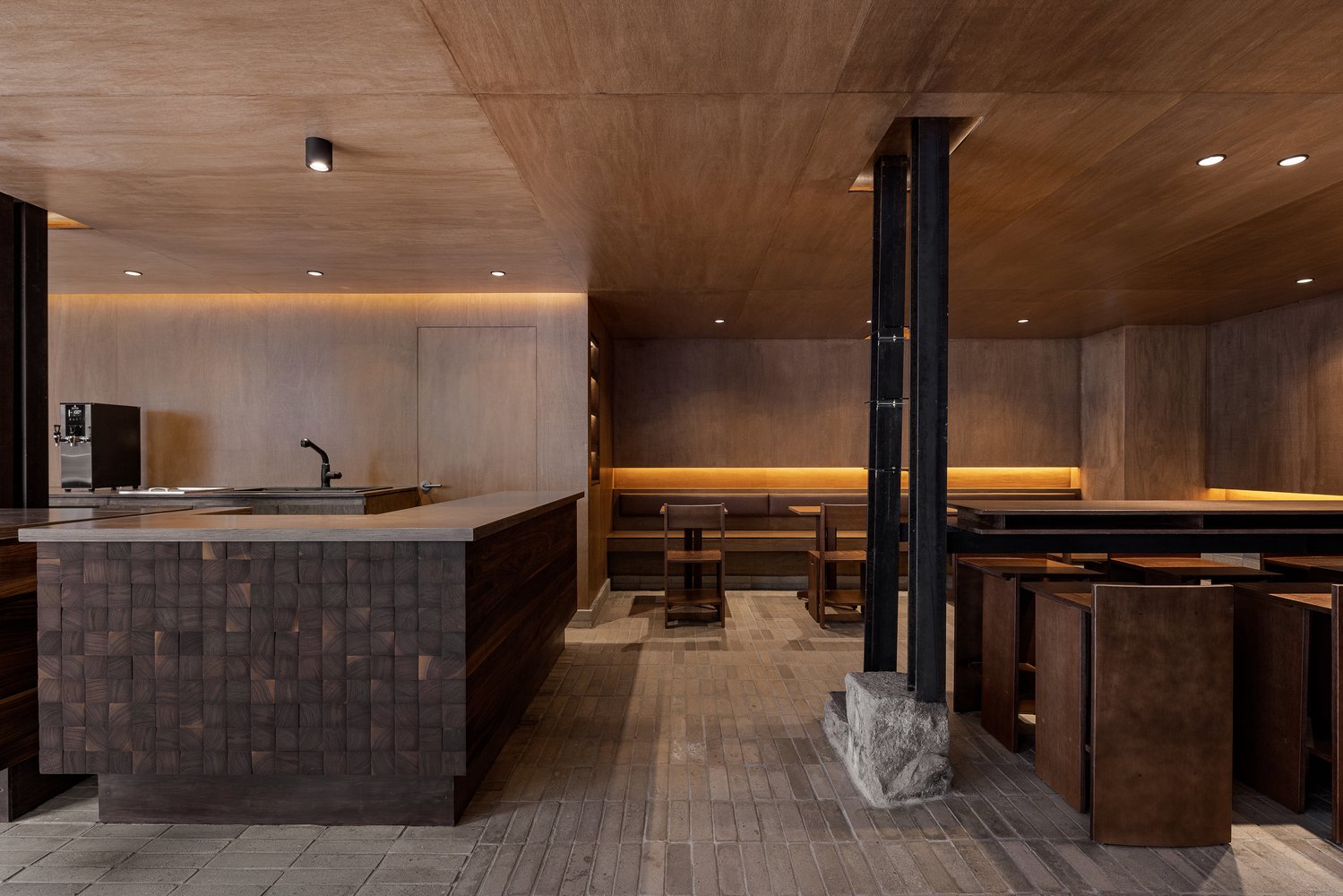 Studio Motif 的 Komfortabel Anguk 咖啡