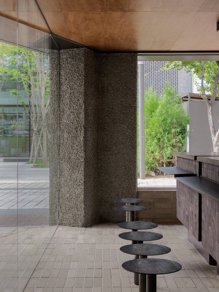 Studio Motif 的 Komfortabel Anguk 咖啡