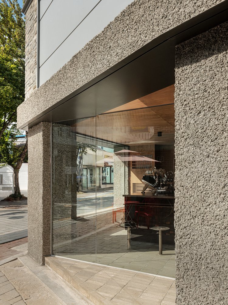 Studio Motif 的 Komfortabel Anguk 咖啡